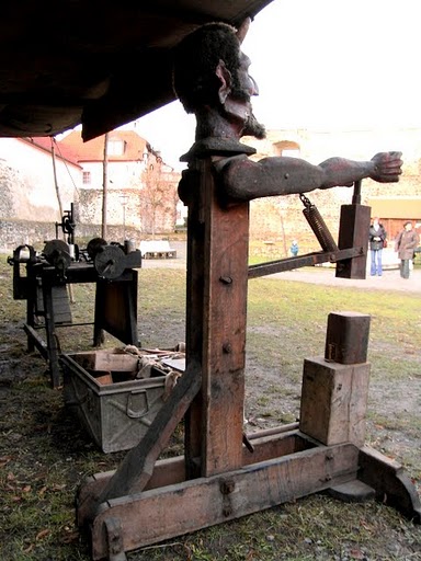 Historický buchar s hlavou čerta
